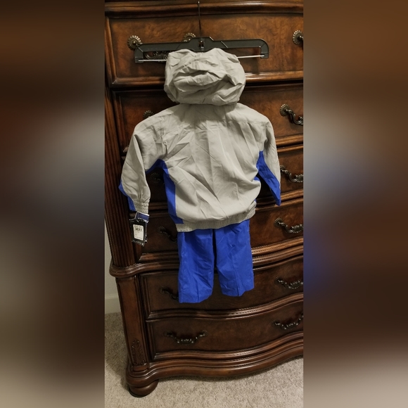 Nike 2-pc Set w/hooded jacket, NWT, Boy's Size 3T - Picture 6 of 11